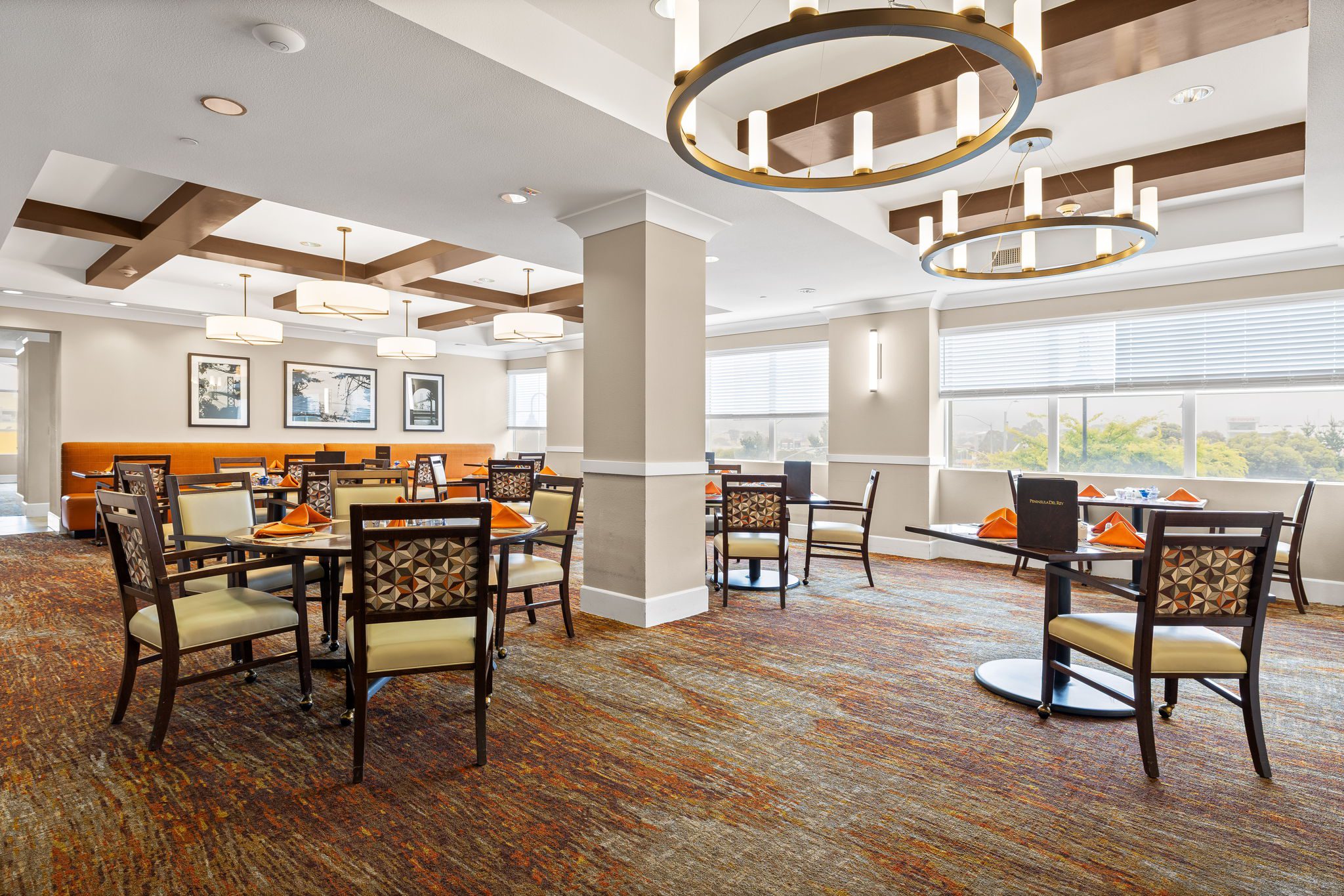 Peninsula Del Rey dining room