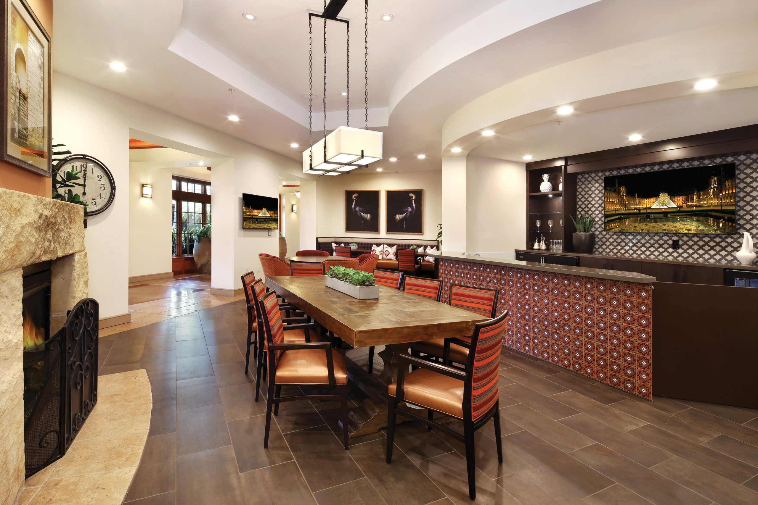 La Vida Real dining space
