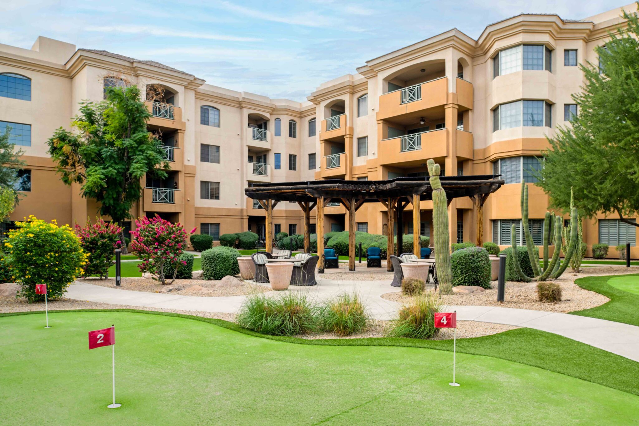 The Heritage Tradition outdoor courtyard and putting green