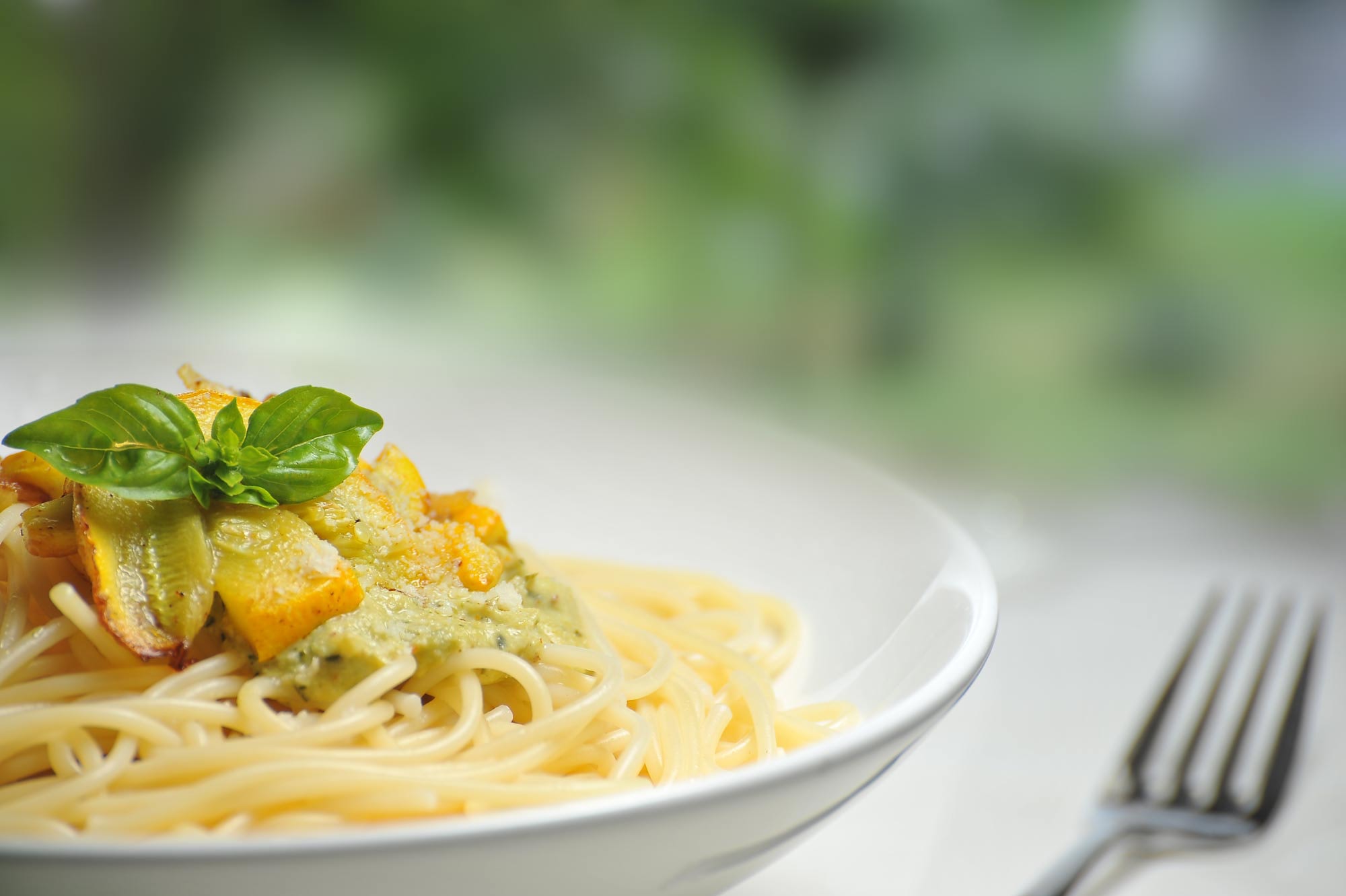 spaghetti with pesto and basil